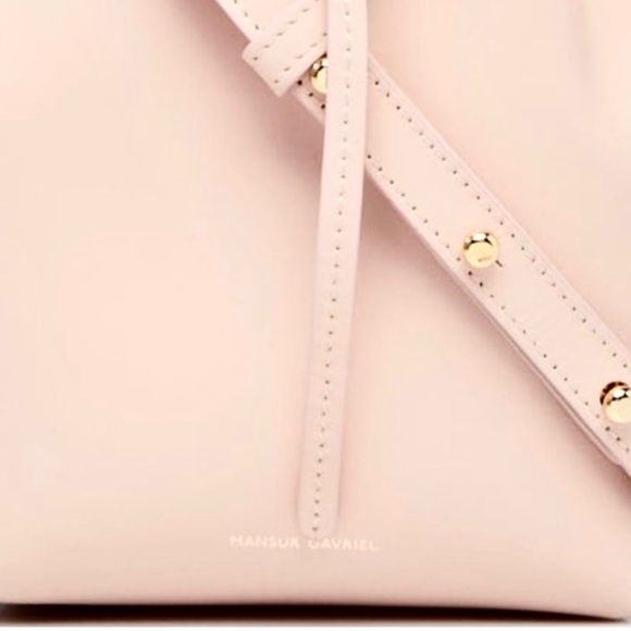 (R) MANSUR GAVRIEL: pale pink bucket bag (medium) - Picture 4 of 15